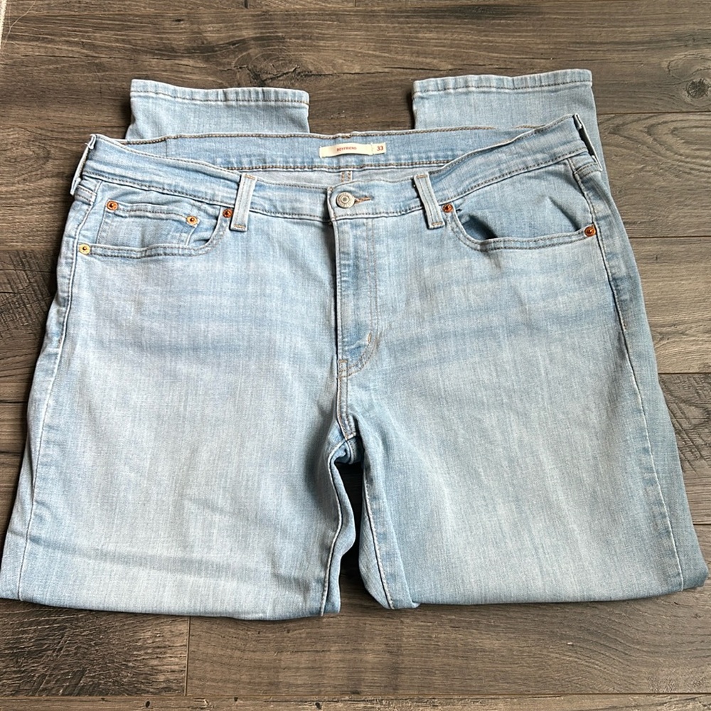 Levi’s boyfriend jeans